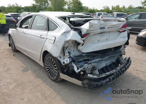 2017 Ford Fusion Titanium z USA, uszkodzony, nr VIN 3FA6P0K92HR396113